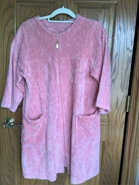 Chenille zippered robe/housecoat.  Peachy pink.  Marked S but runs big